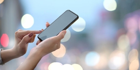 telefon-kadin-konusma-cep-pexels-4jpg-OYtvXgiPh0GbN5UmxaPHgw.jpg